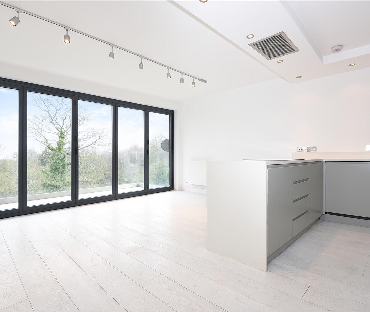 Vale Of Health Hampstead NW3 1AP