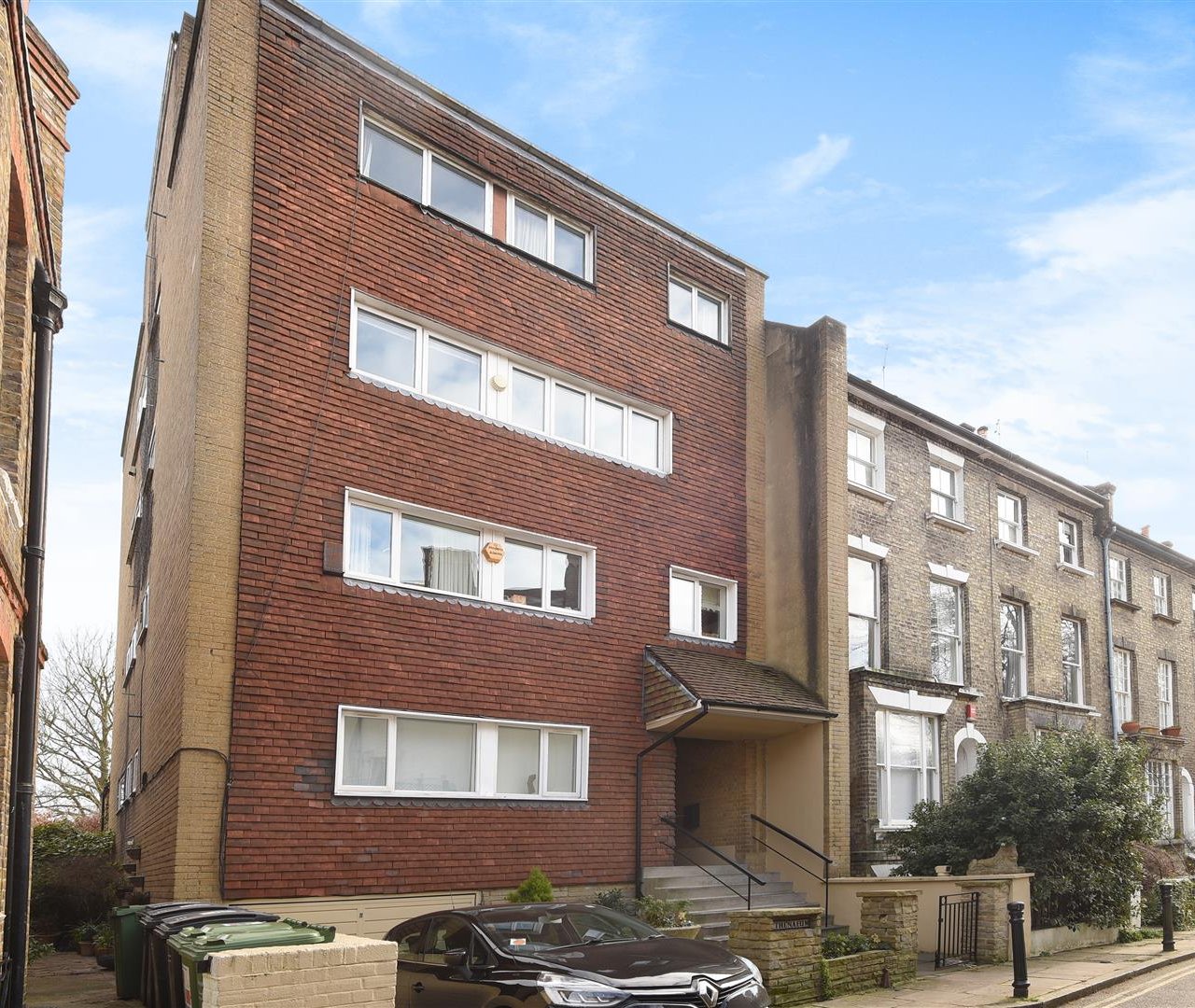 Vale Of Health Hampstead NW3 1AP