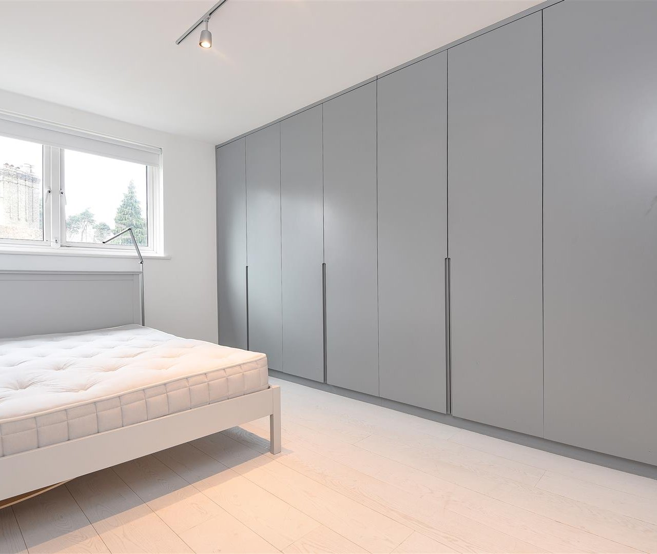 Vale Of Health Hampstead NW3 1AP