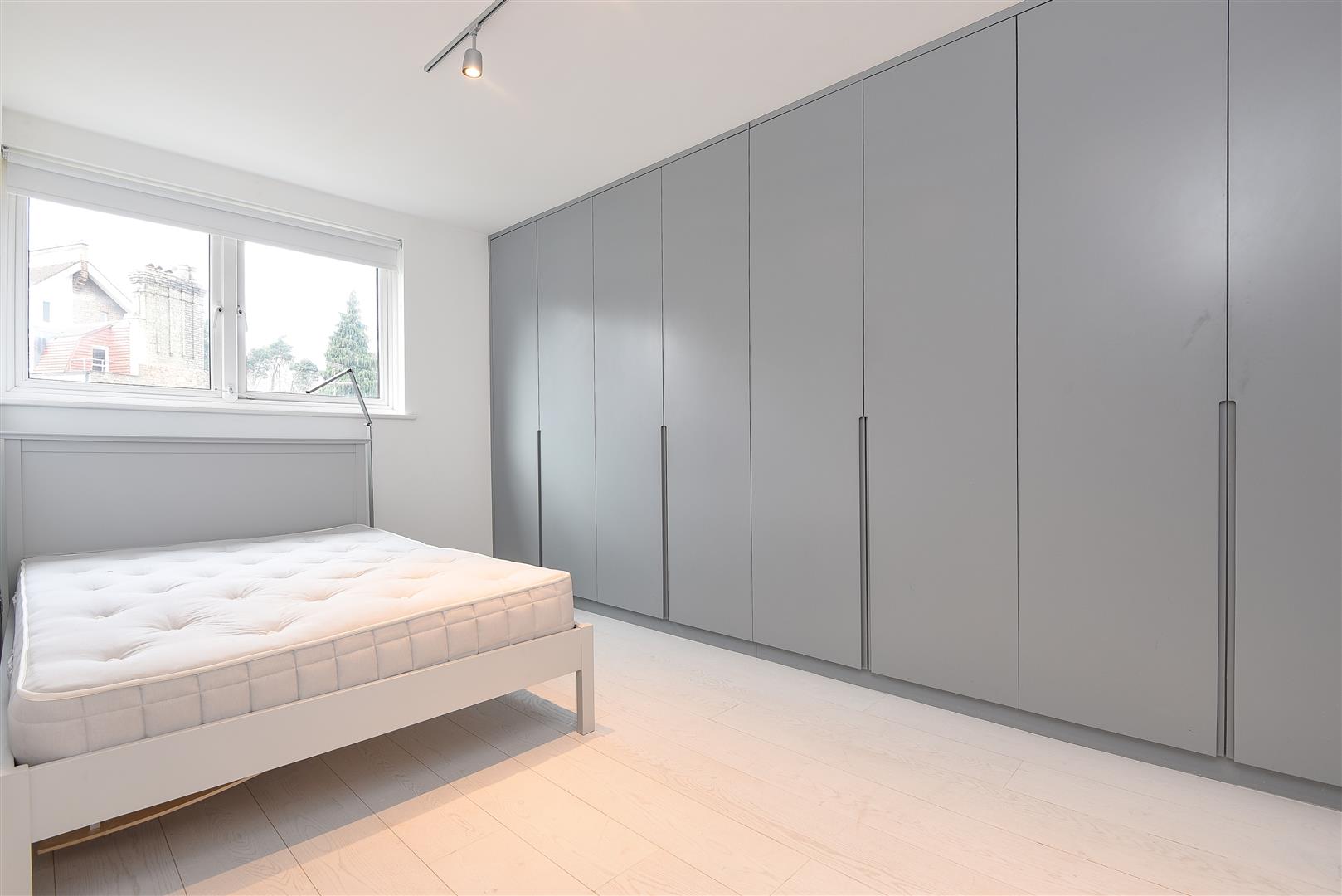 Vale Of Health Hampstead NW3 1AP