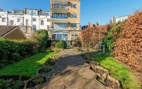 Vale Of Health Hampstead NW3 1AP