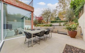 Maresfield Gardens Hampstead NW3 5SD