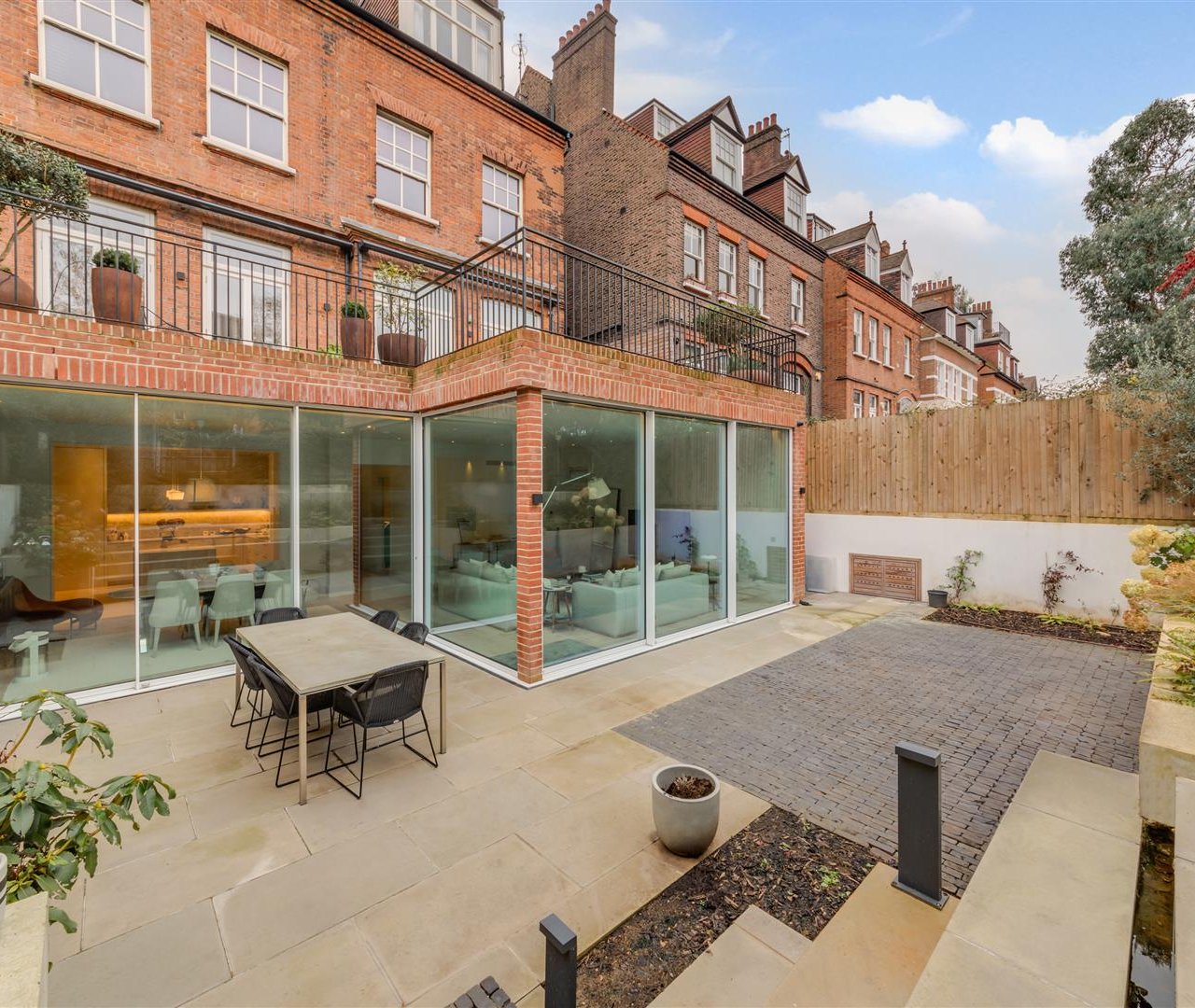 Maresfield Gardens Hampstead NW3 5SD