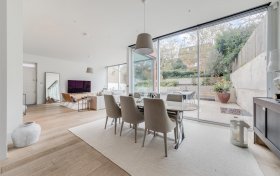 Maresfield Gardens Hampstead NW3 5SD