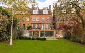Maresfield Gardens Hampstead NW3 5SD
