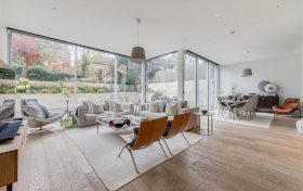 Maresfield Gardens Hampstead NW3 5SD