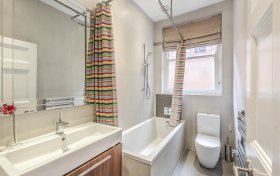 Bracknell Gardens Hampstead NW3 7ED