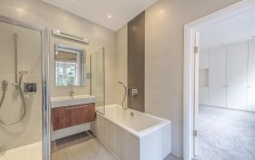 Bracknell Gardens Hampstead NW3 7ED