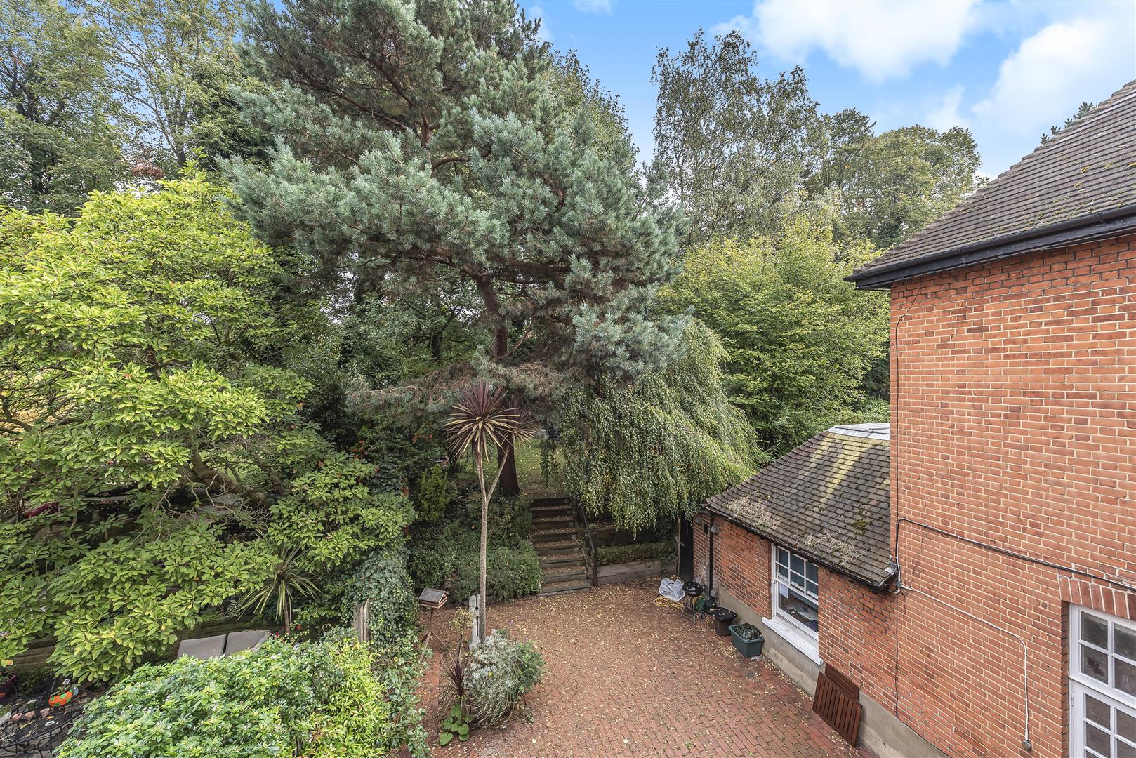 Bracknell Gardens Hampstead NW3 7ED