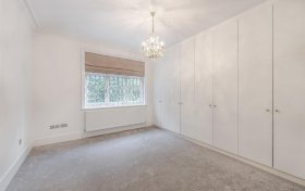 Bracknell Gardens Hampstead NW3 7ED