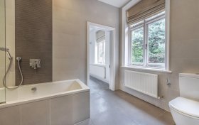 Bracknell Gardens Hampstead NW3 7ED