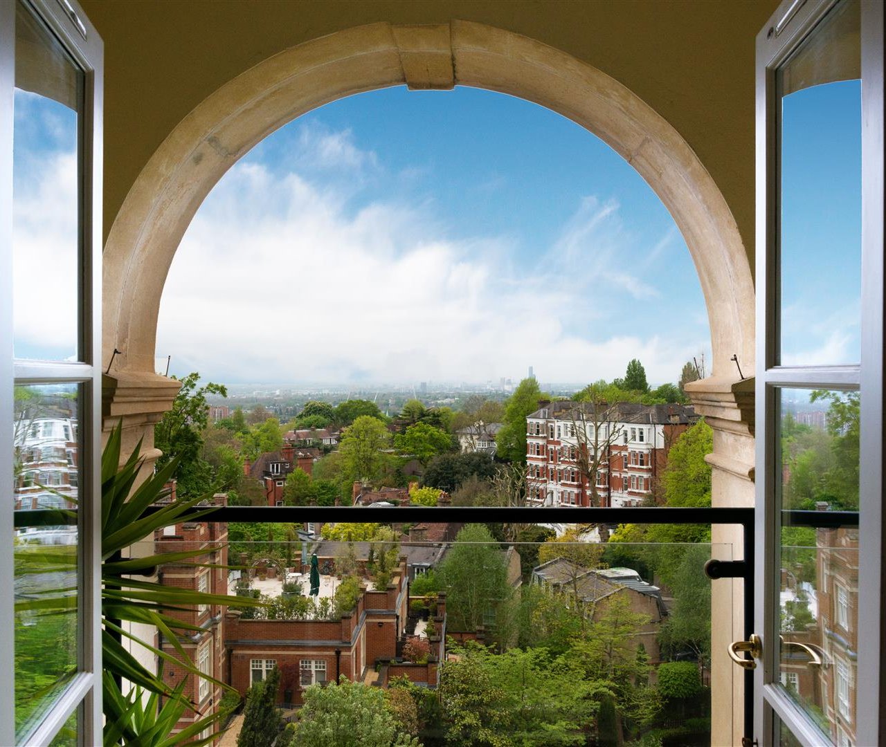 Frognal Rise Hampstead Village NW3 6PZ