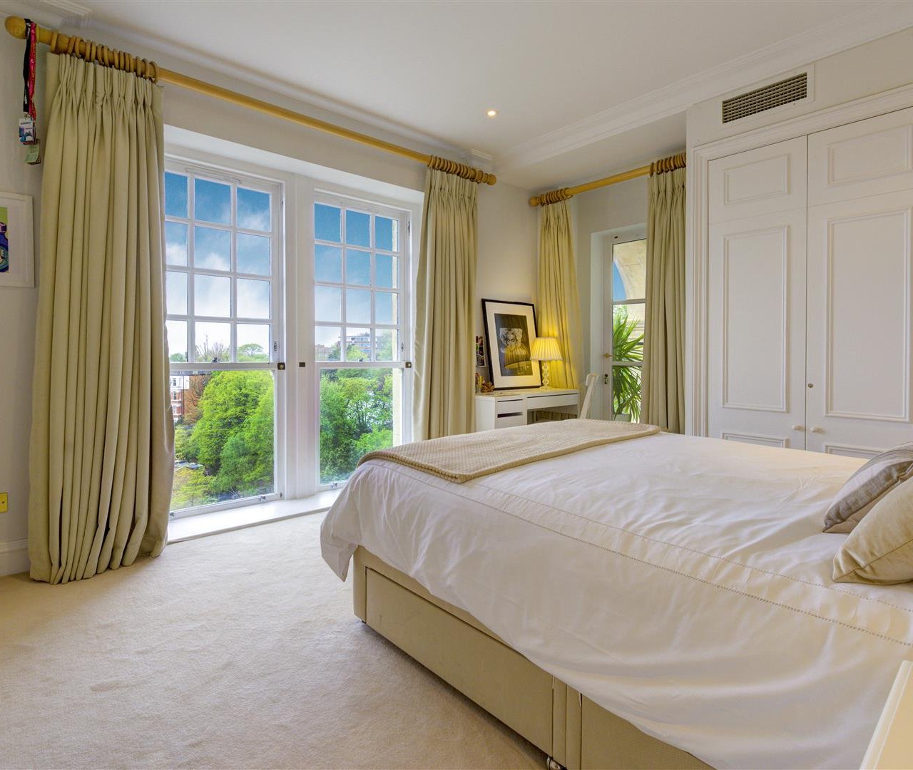 Frognal Rise Hampstead Village NW3 6PZ