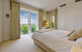 Frognal Rise Hampstead Village NW3 6PZ