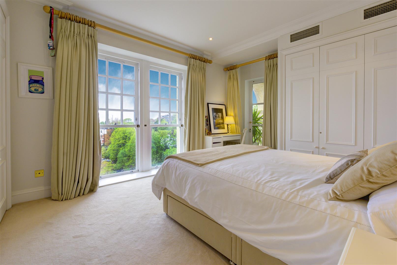 Frognal Rise Hampstead Village NW3 6PZ