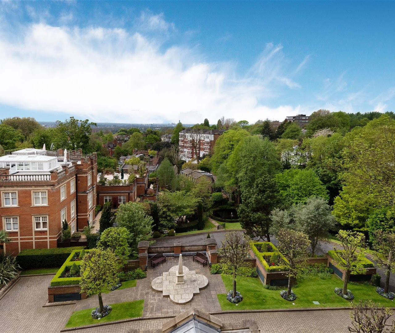 Frognal Rise Hampstead Village NW3 6PZ