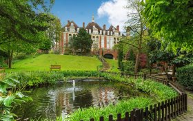 Frognal Rise Hampstead Village NW3 6PZ