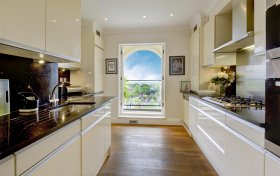 Frognal Rise Hampstead Village NW3 6PZ