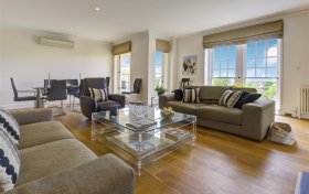 Frognal Rise Hampstead Village NW3 6PZ