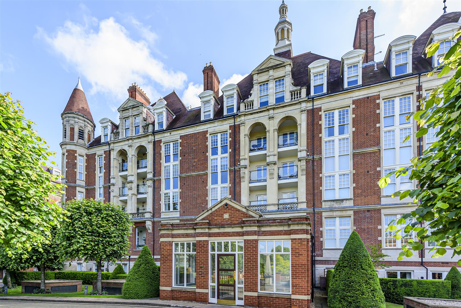 Frognal Rise Hampstead Village NW3 6PZ