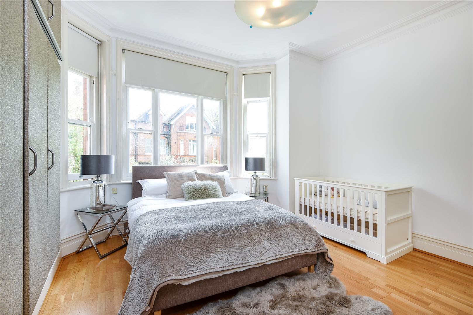 Chesterford Gardens, Hampstead, NW3 7DE