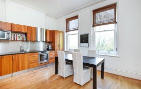 Chesterford Gardens, Hampstead, NW3 7DE