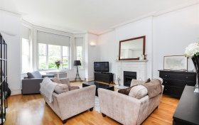 Chesterford Gardens, Hampstead, NW3 7DE