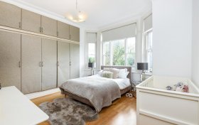 Chesterford Gardens, Hampstead, NW3 7DE