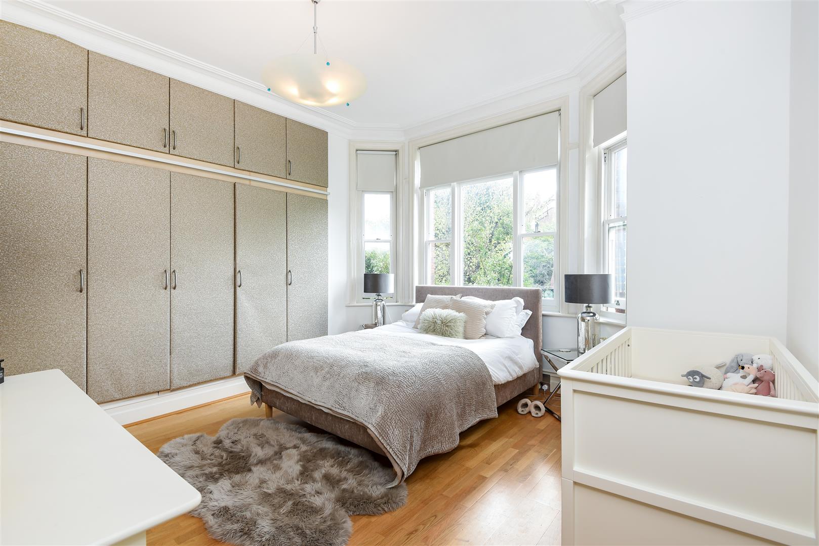 Chesterford Gardens, Hampstead, NW3 7DE