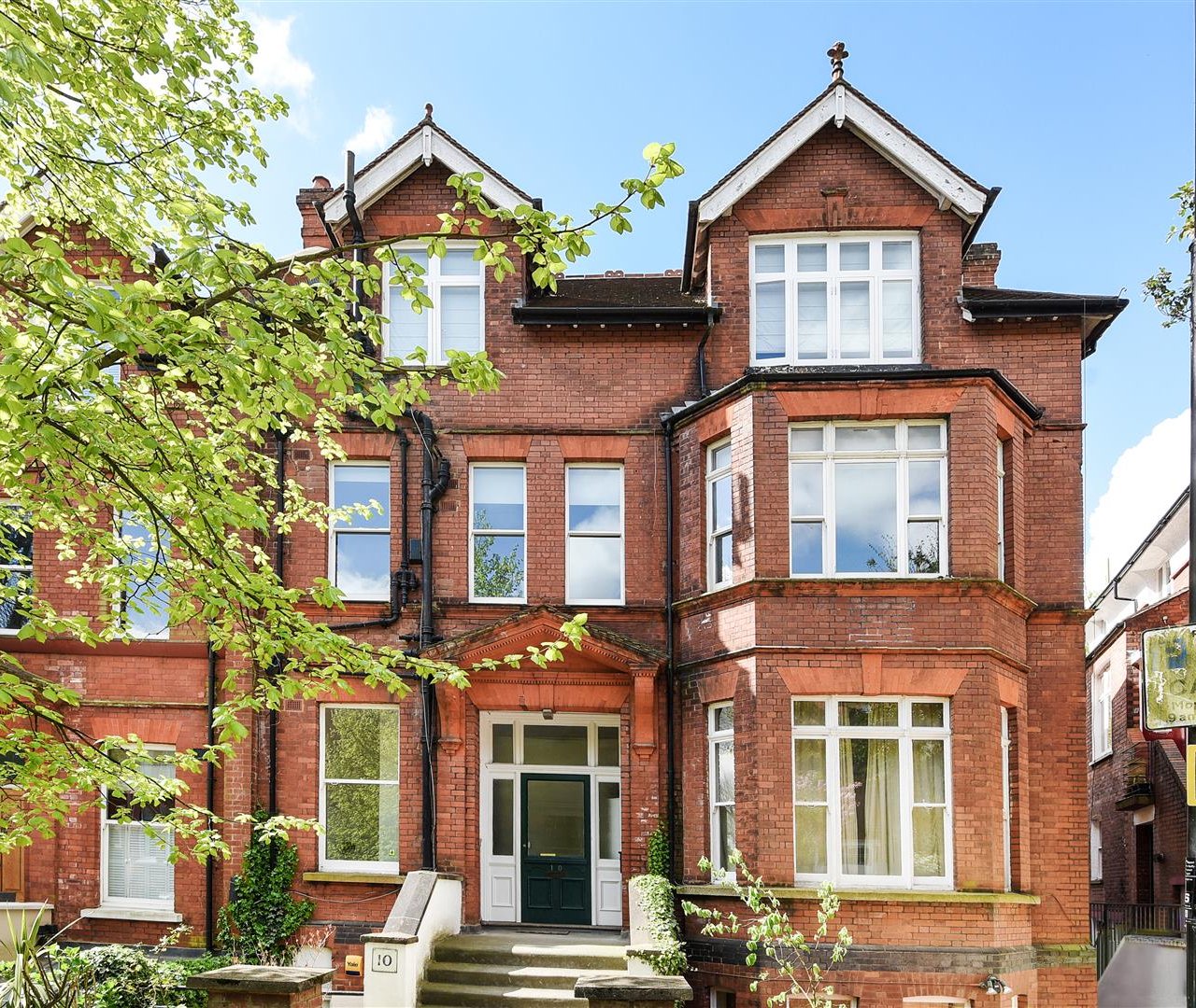 Chesterford Gardens, Hampstead, NW3 7DE