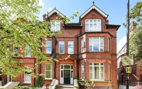 Chesterford Gardens, Hampstead, NW3 7DE