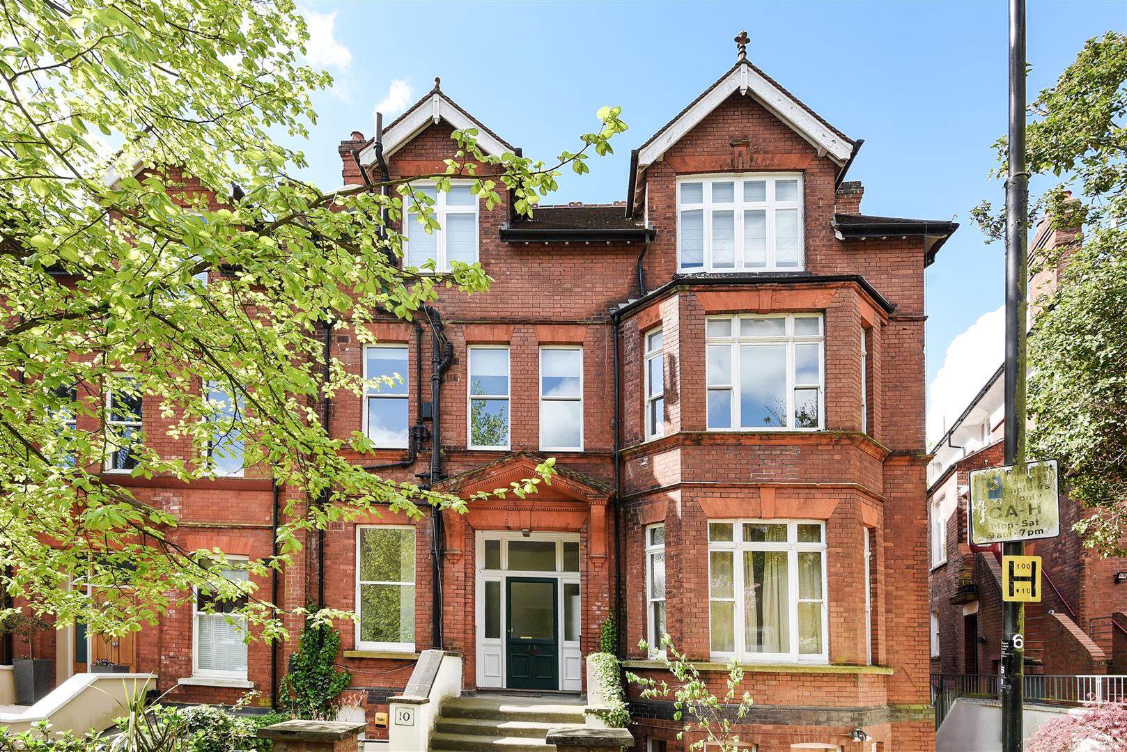 Chesterford Gardens, Hampstead, NW3 7DE