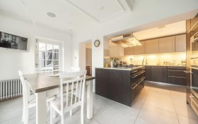 Wellgarth Road Hampstead Garden Suburb NW11 7HP