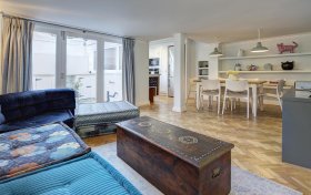 Squires Mount Cottages Hampstead NW3 1EE