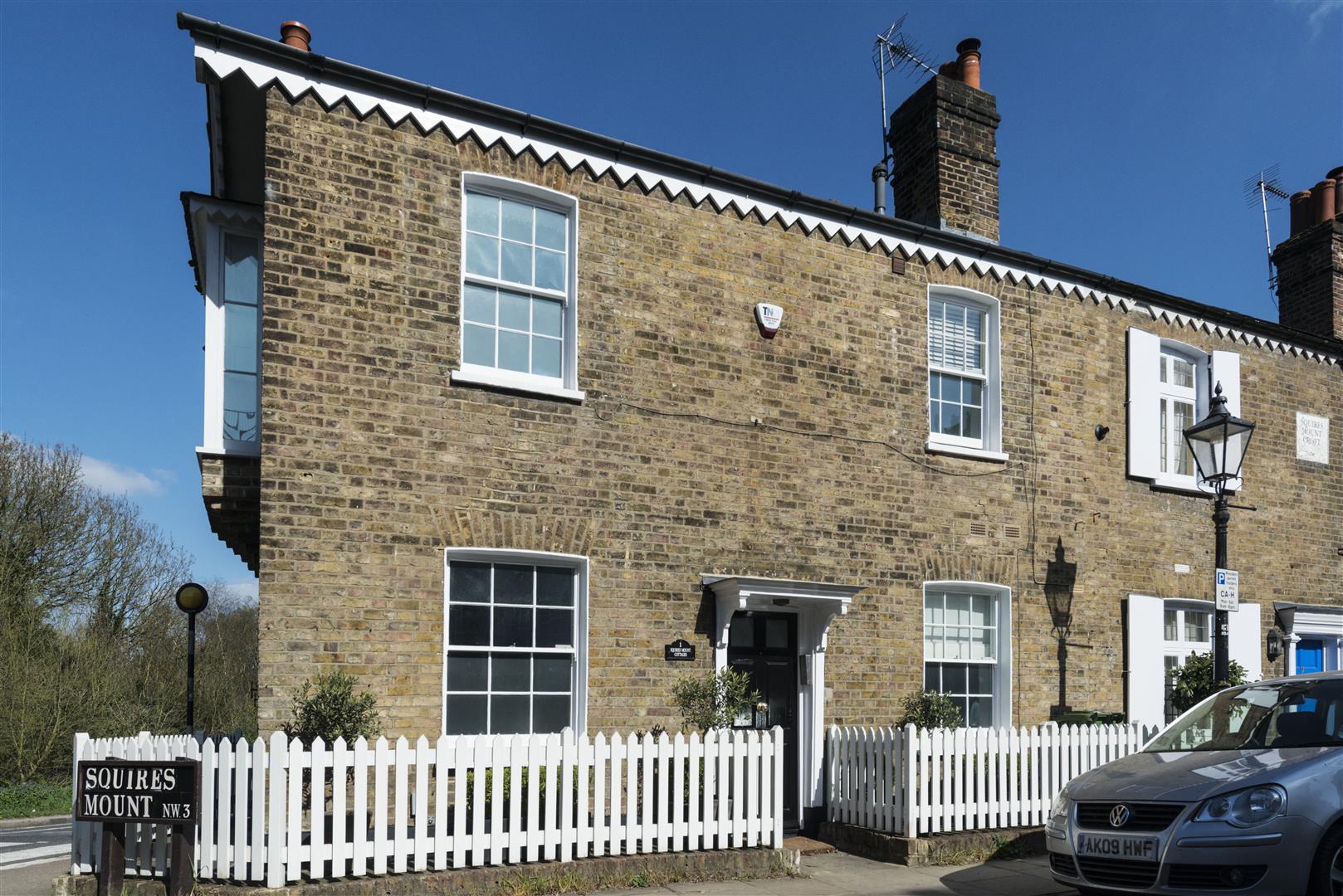 Squires Mount Cottages Hampstead NW3 1EE