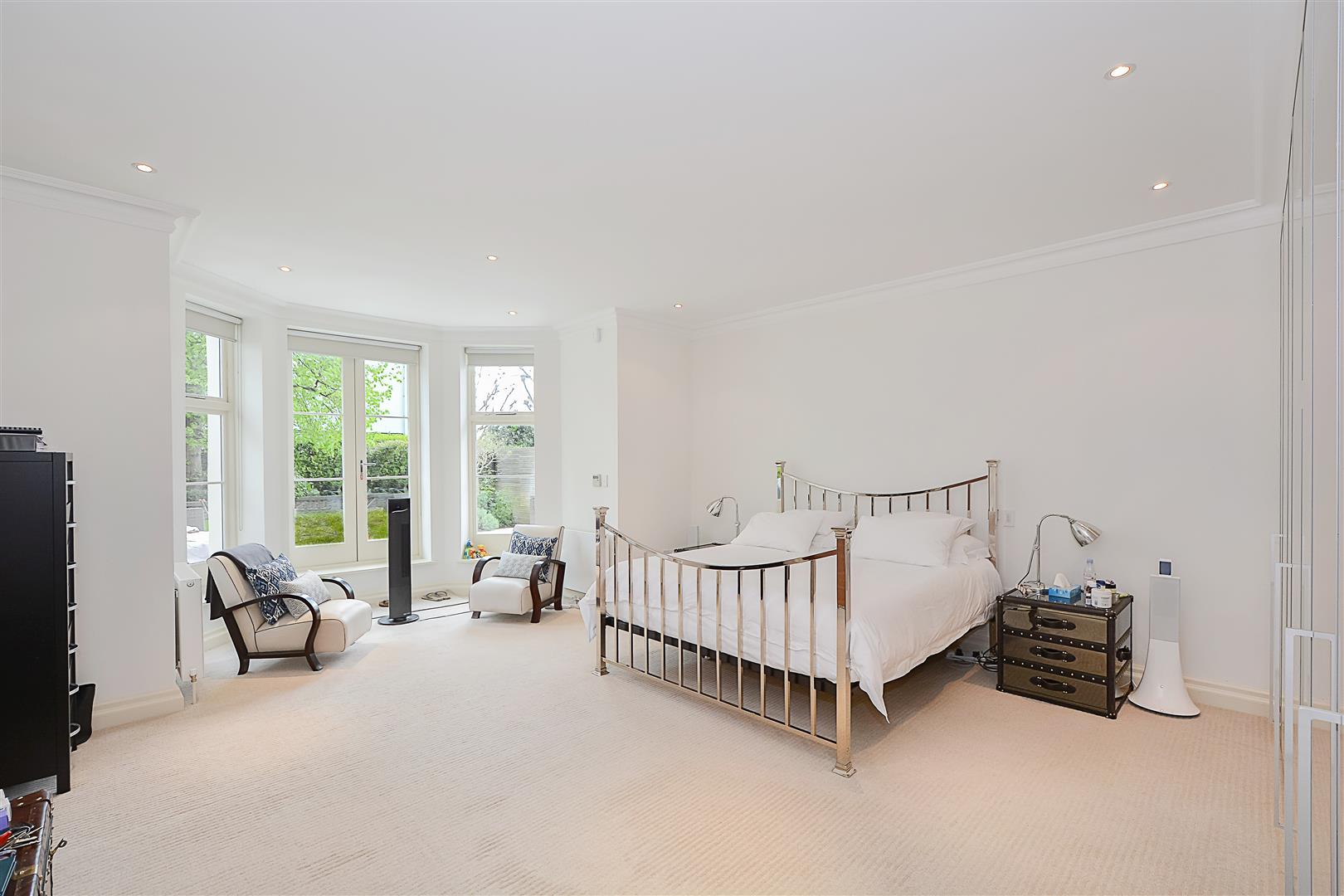 Belsize Grove London NW3 4UR