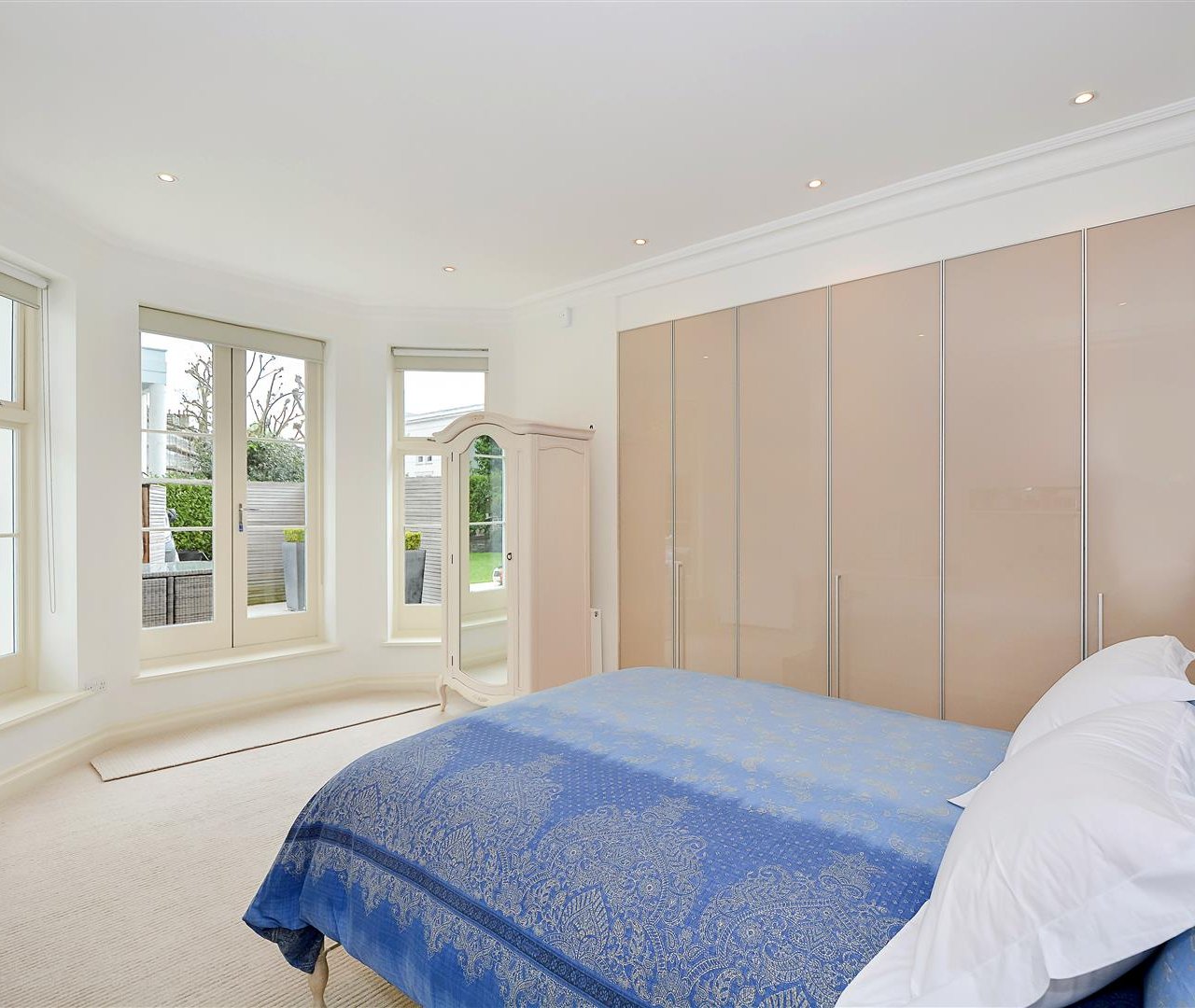 Belsize Grove London NW3 4UR