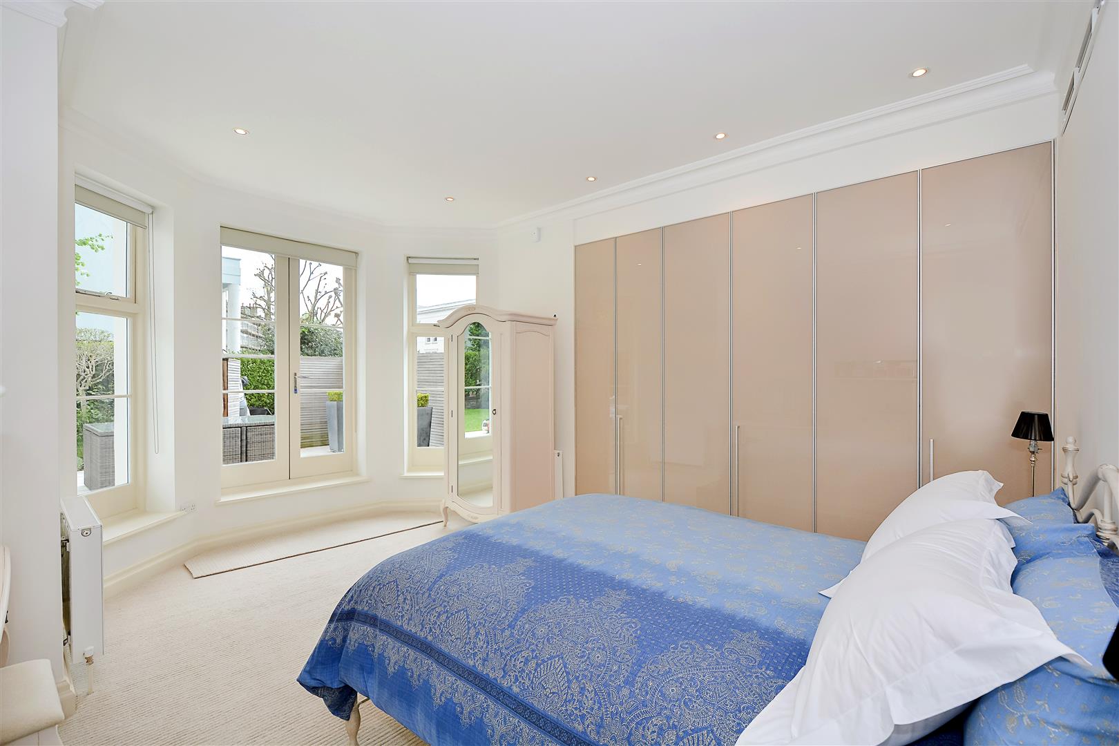 Belsize Grove London NW3 4UR