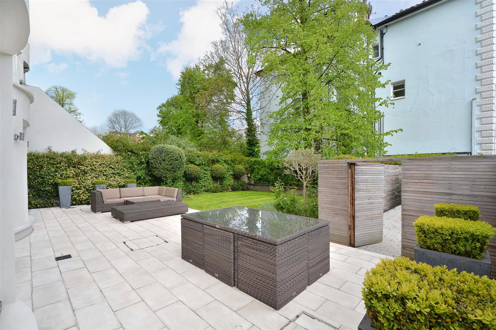 Belsize Grove London NW3 4UR