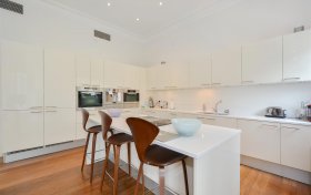 Belsize Grove London NW3 4UR