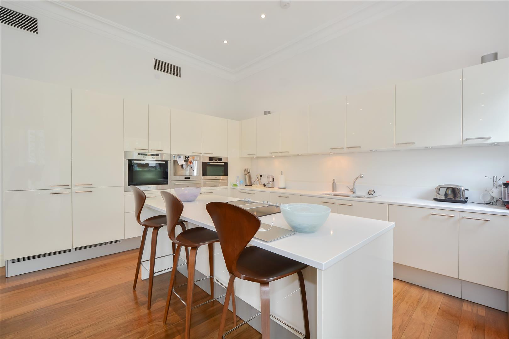 Belsize Grove London NW3 4UR