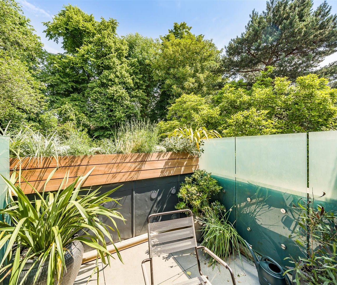 Bracknell Gardens Hampstead NW3 7ED