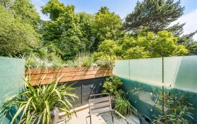 Bracknell Gardens Hampstead NW3 7ED