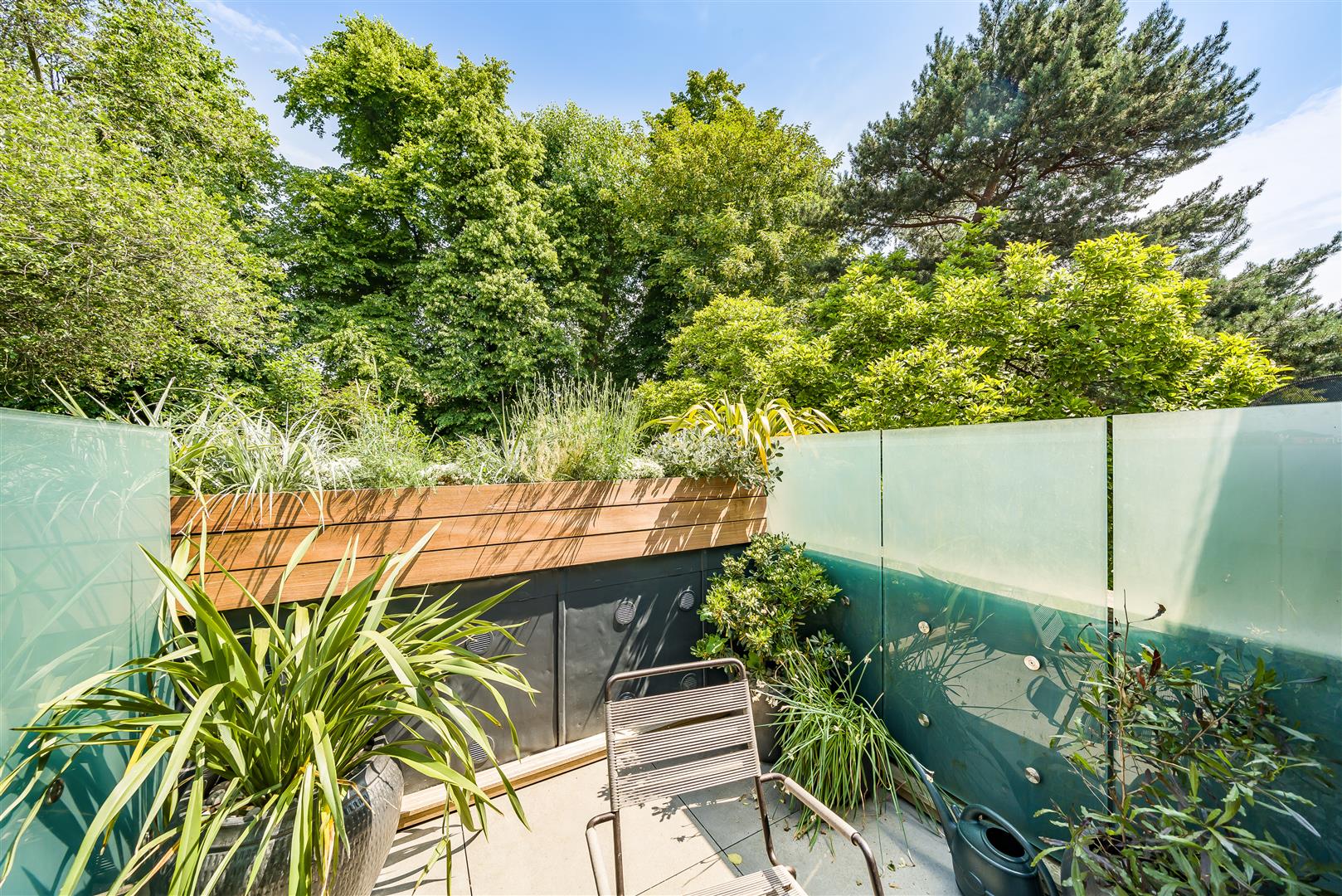 Bracknell Gardens Hampstead NW3 7ED