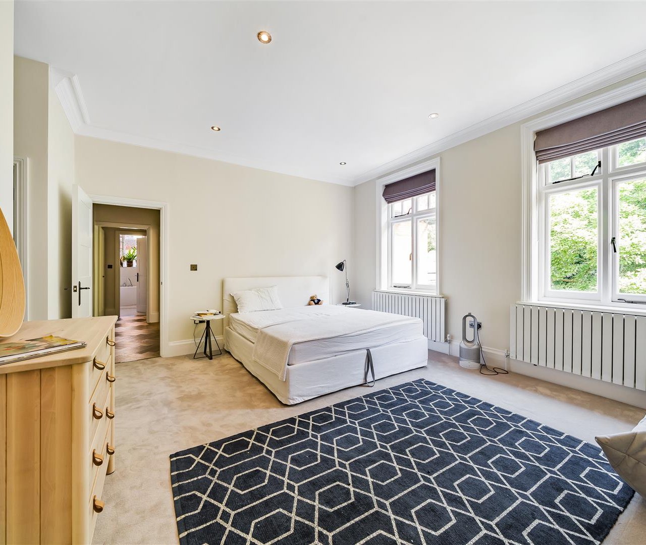 Bracknell Gardens Hampstead NW3 7ED