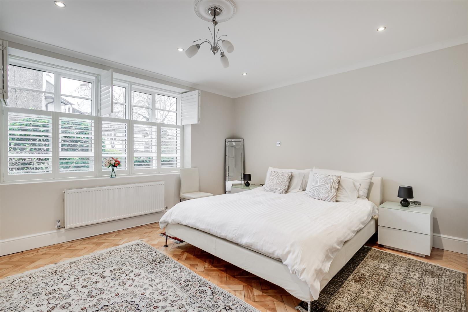 Frognal Lane Hampstead NW3 7EA