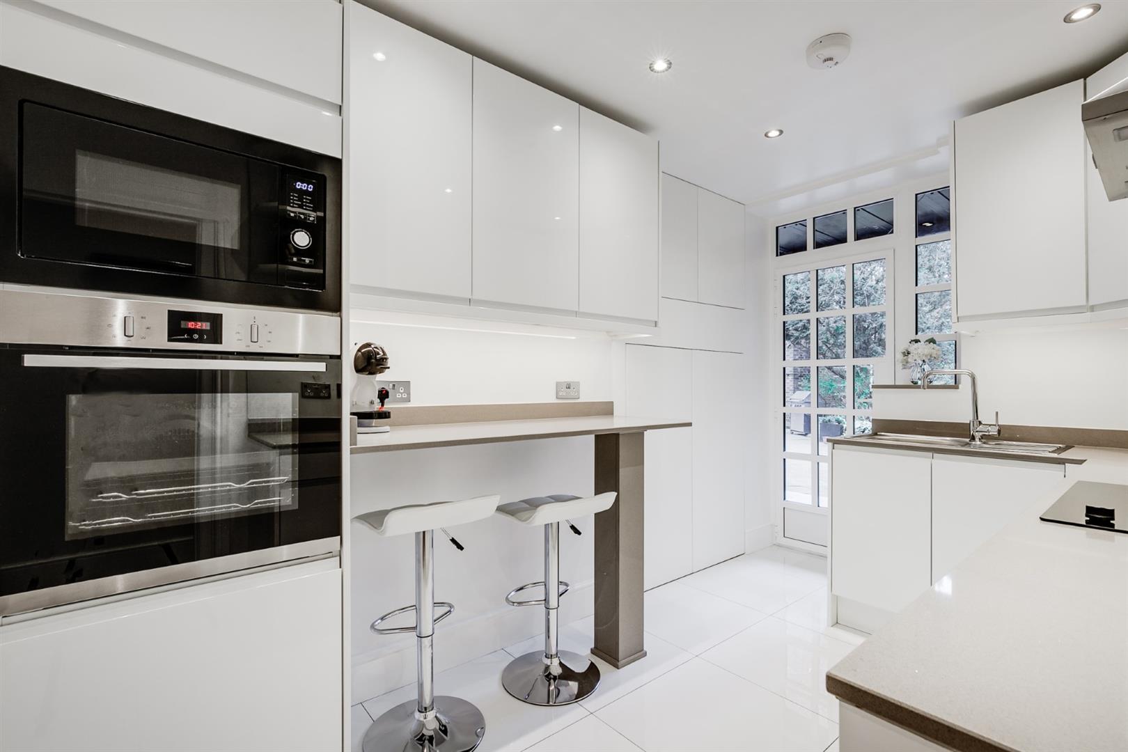 Frognal Lane Hampstead NW3 7EA