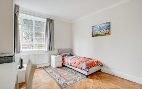 Frognal Lane Hampstead NW3 7EA