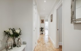 Frognal Lane Hampstead NW3 7EA