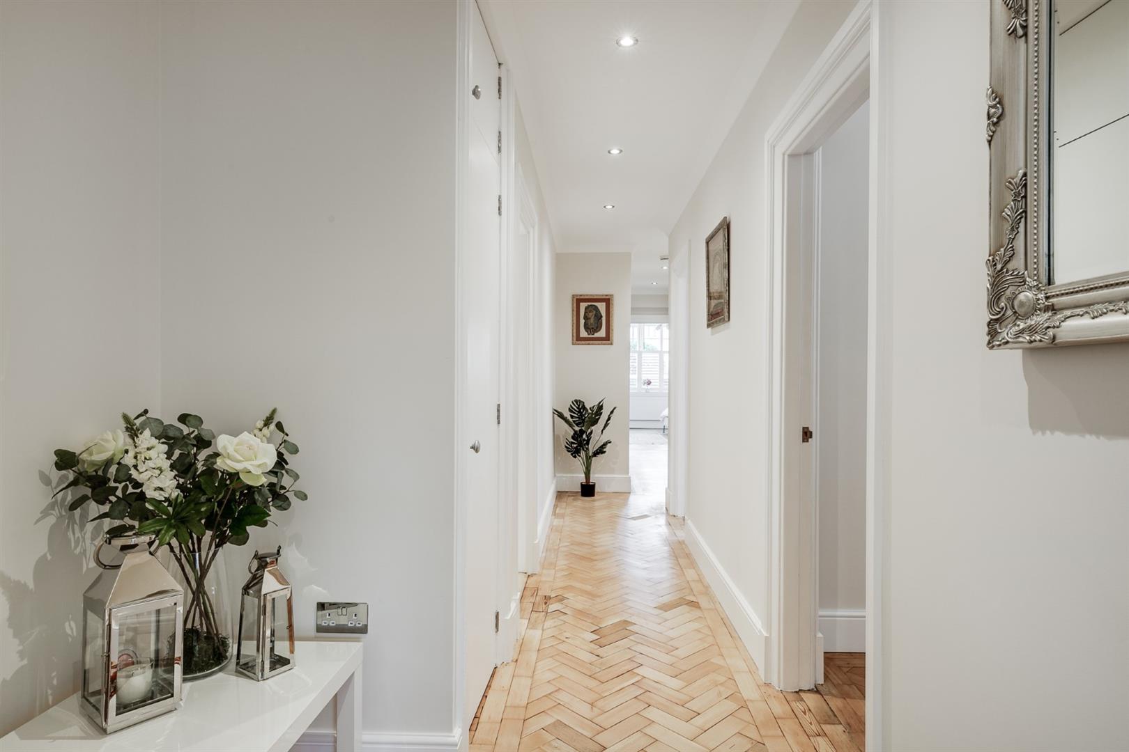 Frognal Lane Hampstead NW3 7EA